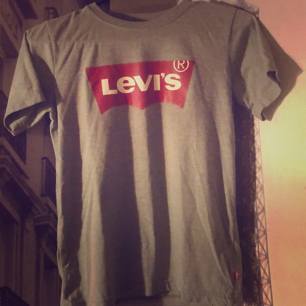 Boys Levi’s tee